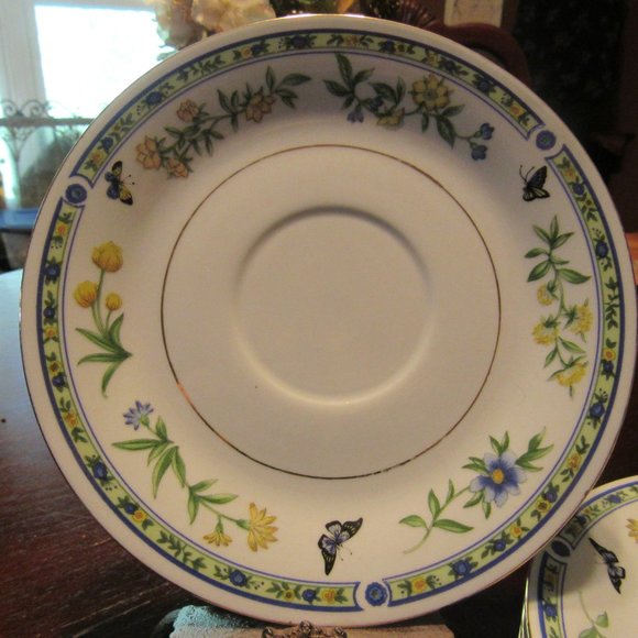 Vintage Victorian Porcelain Footed Floral Tea Set 3 Cups/4 Plates - Picture 5 of 15